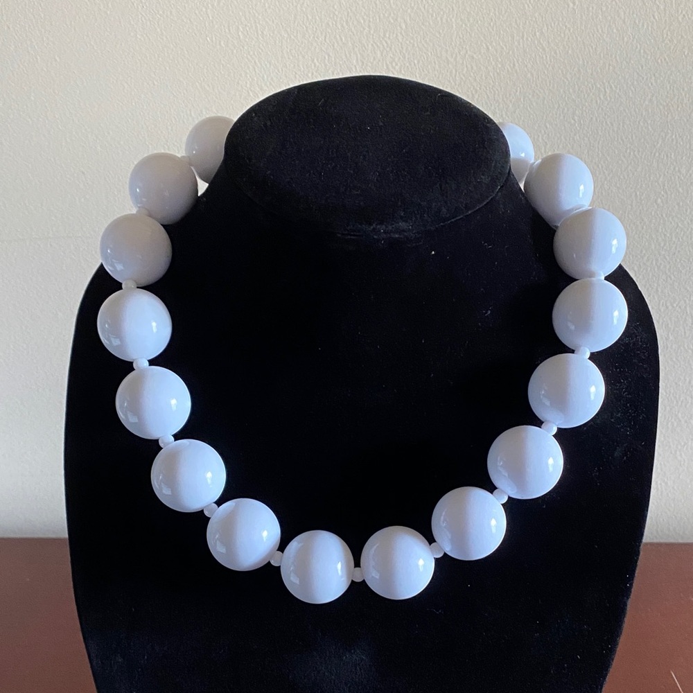Vintage 1980’s White Beaded Necklace